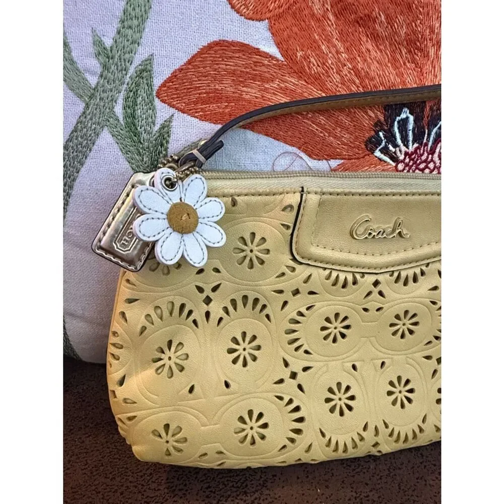 Coach Ashley Daisy Lace leather laser cut large wristlet bag yellow 2010’s VGUC
